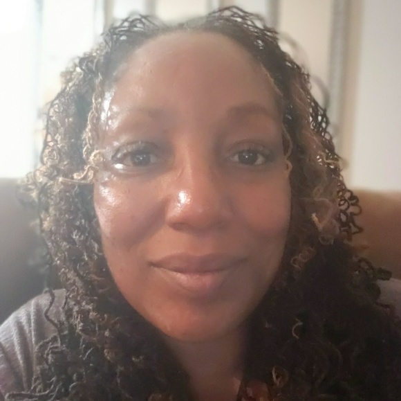 Meet your Posher, Letitia - Picture 1 of 1